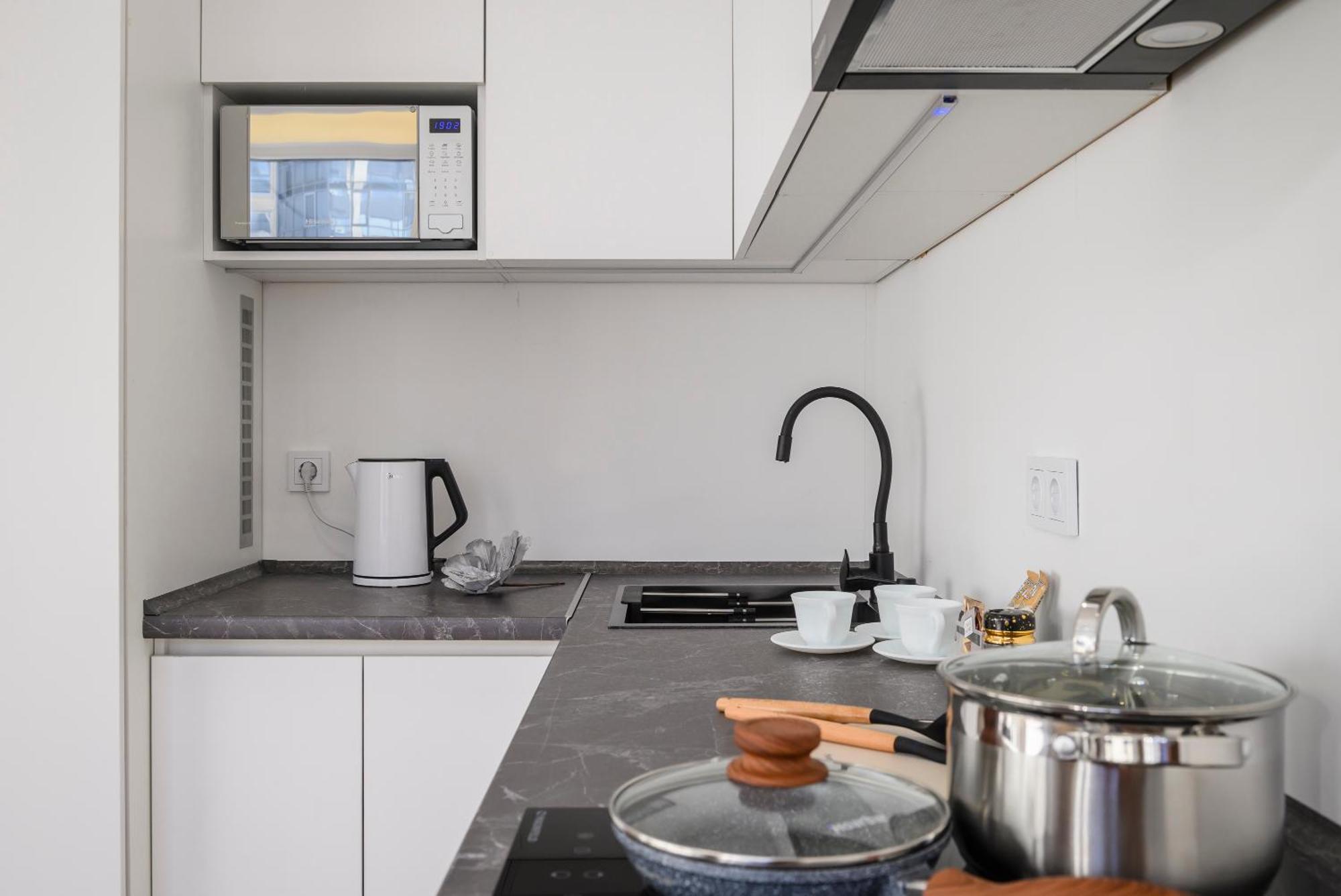 Five Business-Class Rooms In R-House Near Mega Center الماتي المظهر الخارجي الصورة